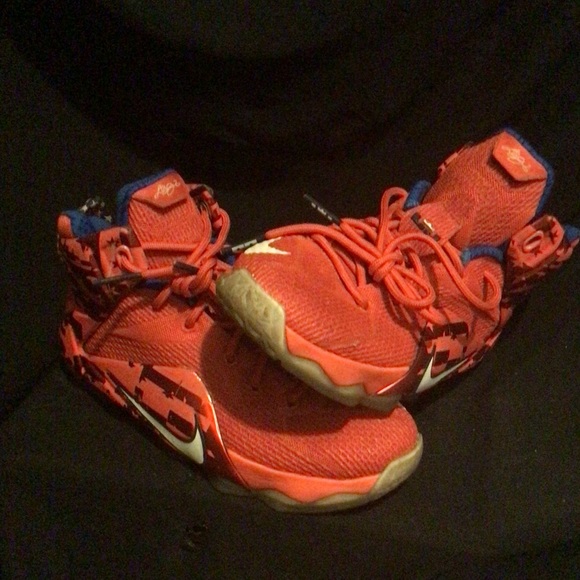 Youth Nike lebron shoes - Picture 6 of 9